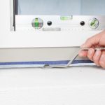 Fenstermontage mit JUSTA® TT - Ansetzen des ratschenden Maulschlüssels